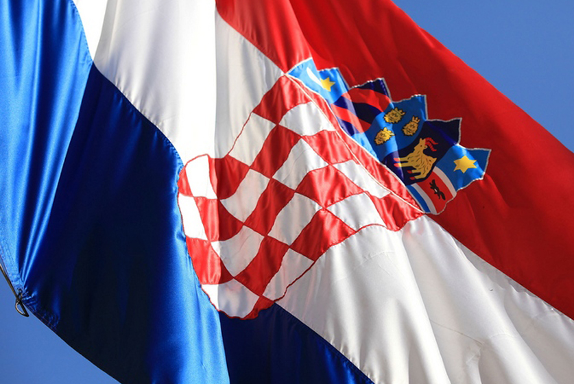 AZ FLAG - Guirlande Drapeau Croatie - 6 Mètres Avec 20 Fanions Croate De 21x14 cm - Petits Drapeaux 100% Polyester - 60g