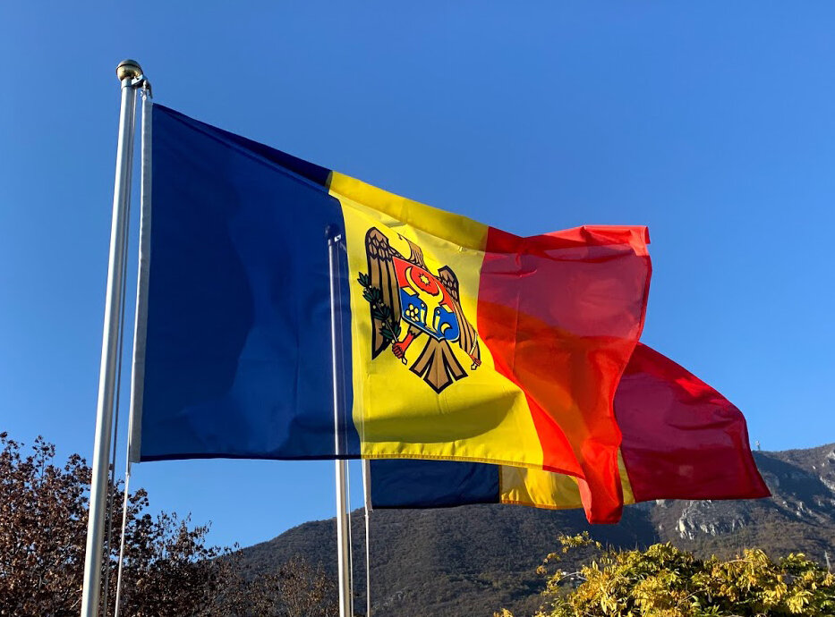 Drapeau de la Moldavie avec oeillets ou corde et bascule Fabriqué