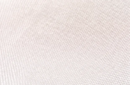 Fabriqué en 100% polyester de haute qualité, il garantit un équilibre parfait entre légèreté, résistance et rendu chromatique.