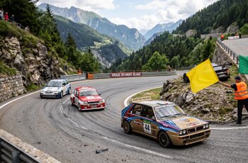 Comprendre le rôle des drapeaux de course automobile